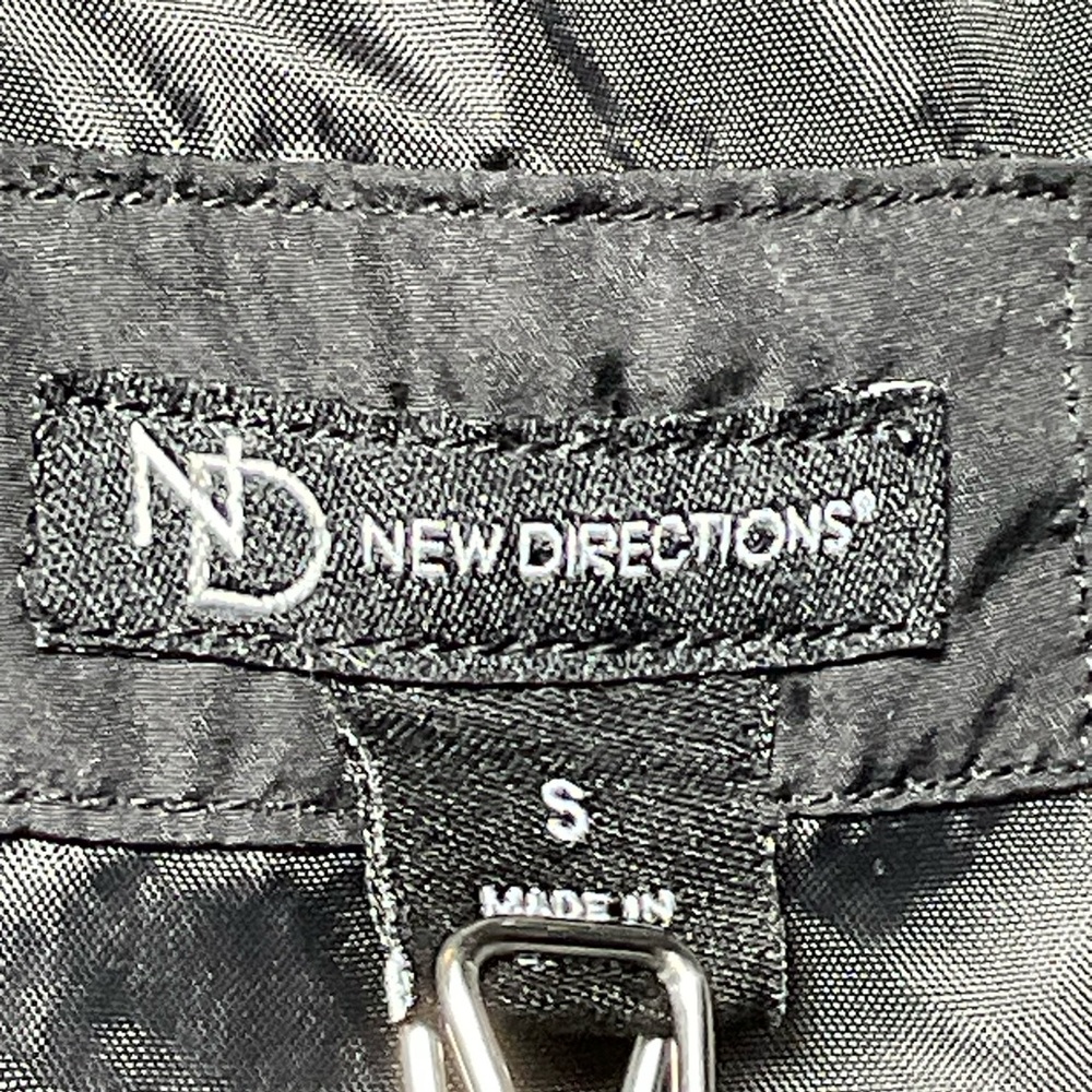 New Directions Woman’s Size Small Black Quilted Vest: Pre-loved - Picture 5 of 7